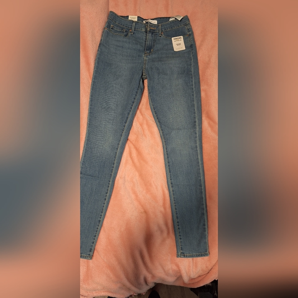 Levi Signature NWT SIZE 29